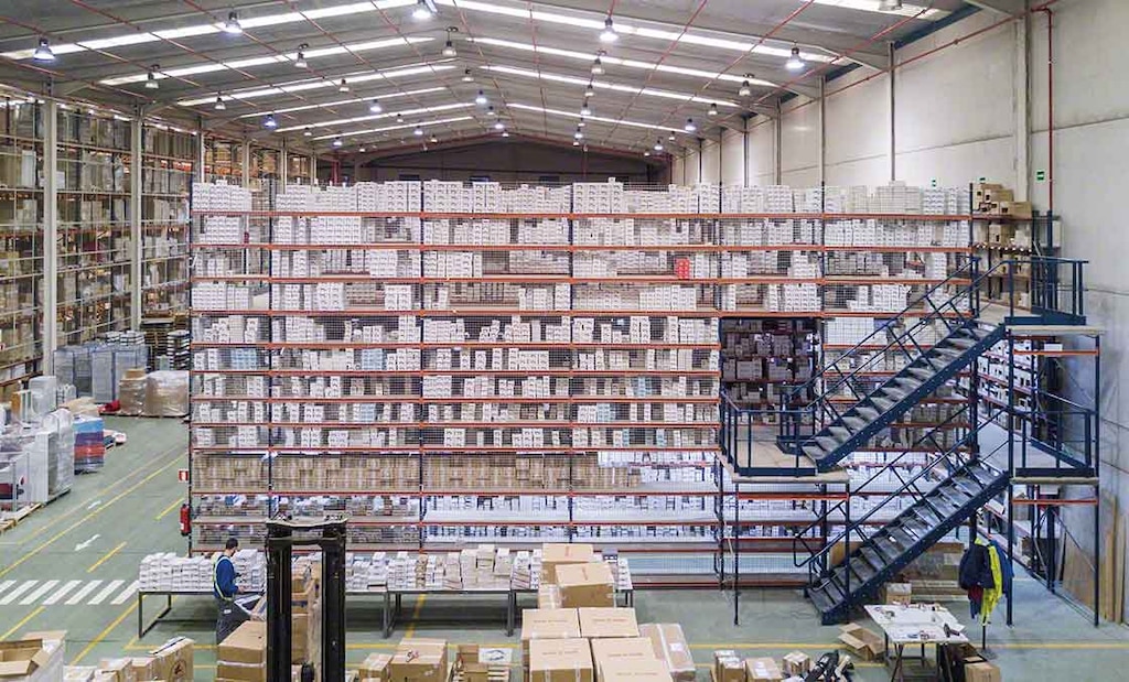 Las pasarelas ayudan a maximizar el espacio en depósitos de operadores logísticos especializados en e-commerce Las pasarelas ayudan a maximizar el espacio en depósitos de operadores logísticos especializados en e-commerce