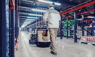 Con un túnel de picking se habilita un corredor inferior para permitir el picking sobre pallets Con un túnel de picking se habilita un corredor inferior para permitir el picking sobre pallets