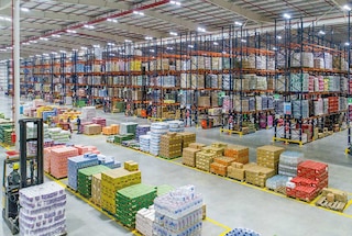La unitarización tiene lugar las recepciones y las expediciones de un depósito