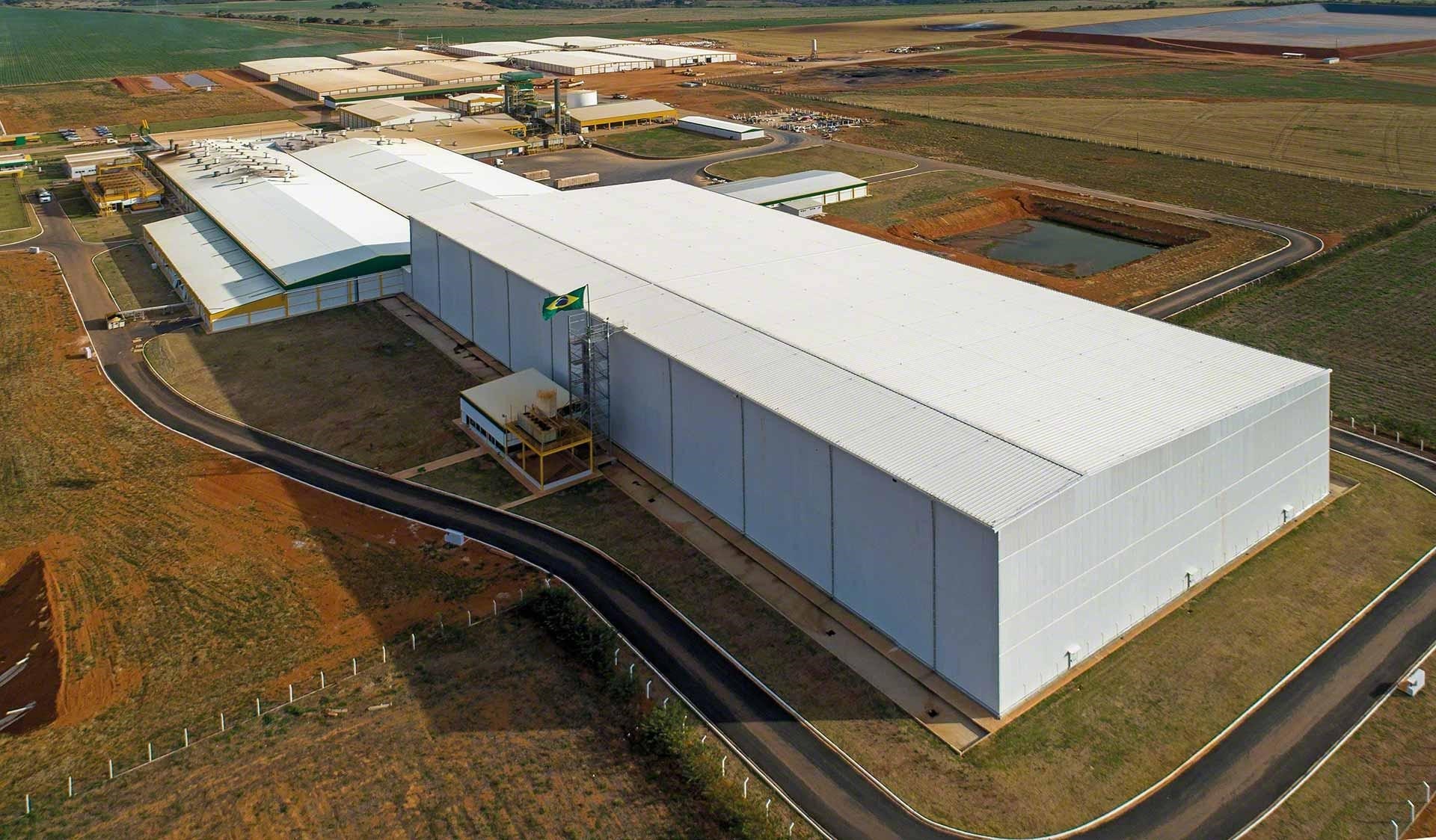 Vista panorámica del depósito inteligente de Bem Brasil Vista panorámica del depósito inteligente de Bem Brasil