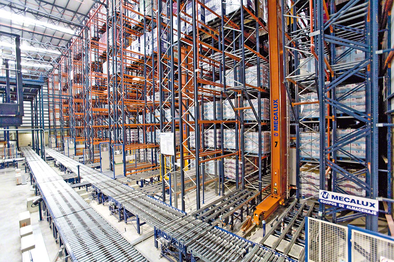 Depósito automático de pallets servido por transelevadores monocolumna