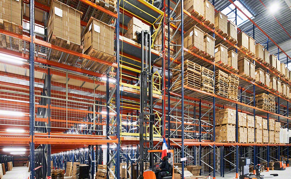Everial: gestión eficiente de más de 360.000 cajas en su centro documental de Lyon Everial: gestión eficiente de más de 360.000 cajas en su centro documental de Lyon