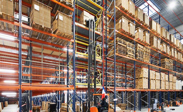 El centro documental de Everial en Lyon con capacidad para 360.000 cajas