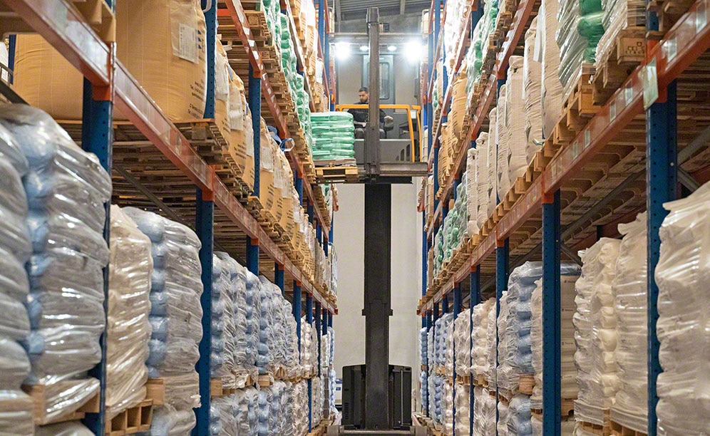 Depósito de Global-TALKE en Tarragona con productos químicos