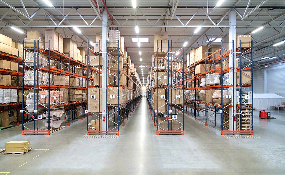 Racks selectivos en Polonia con los muebles de HSF e-commerce