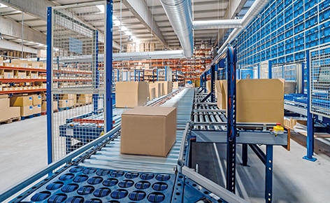 El almacén de 25.000 m² está sectorizado en distintas áreas según los requerimientos de Cofan