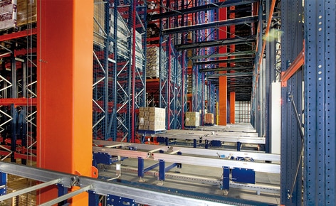 La compañía de alimentación Grupo Siro ha multiplicado su capacidad y productividad con un depósito automático autoportante de 35,5 m de altura La compañía de alimentación Grupo Siro ha multiplicado su capacidad y productividad con un depósito automático autoportante de 35,5 m de altura