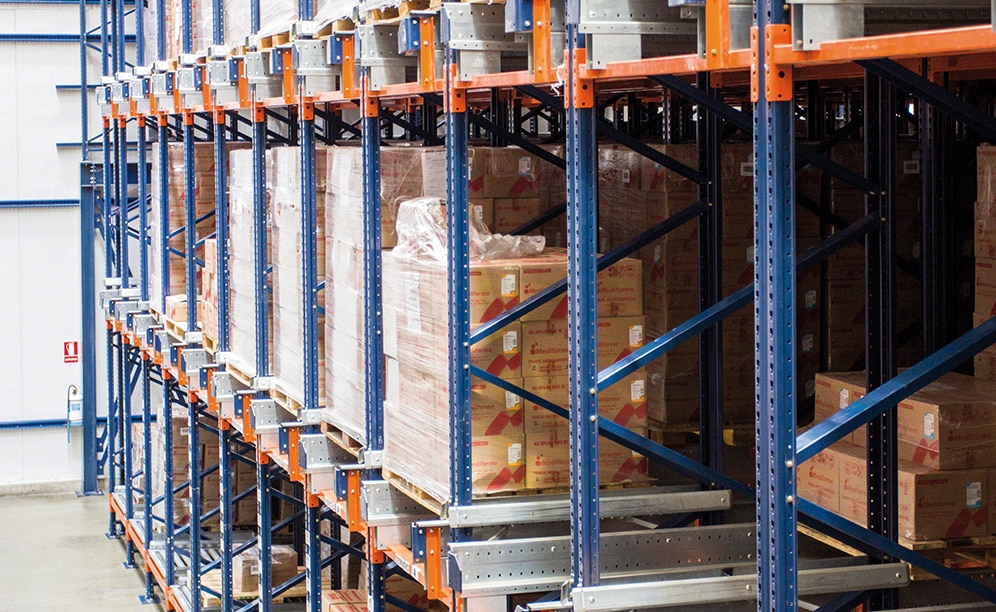 Medifarma construye en Lima un depósito autoportante formado por racks penetrables con Pallet Shuttle Medifarma construye en Lima un depósito autoportante formado por racks penetrables con Pallet Shuttle