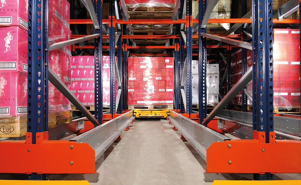 Mecalux reorganiza el depósito de Domaines Paul Mas, la automatización llega de la mano de estanterías servidas por carros Pallet Shuttle