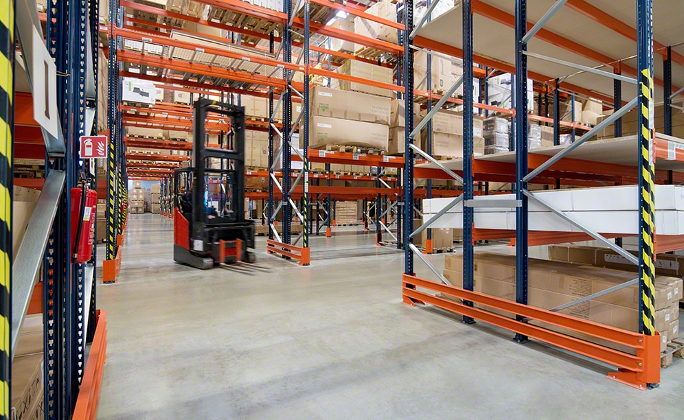 Depósito e-commerce de muebles en Polonia - Mecalux.com.ar