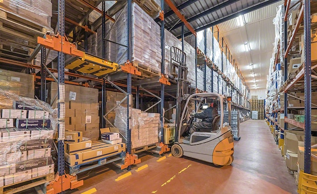 El Pallet Shuttle en la cámara de congelación de Maheso en Sevilla