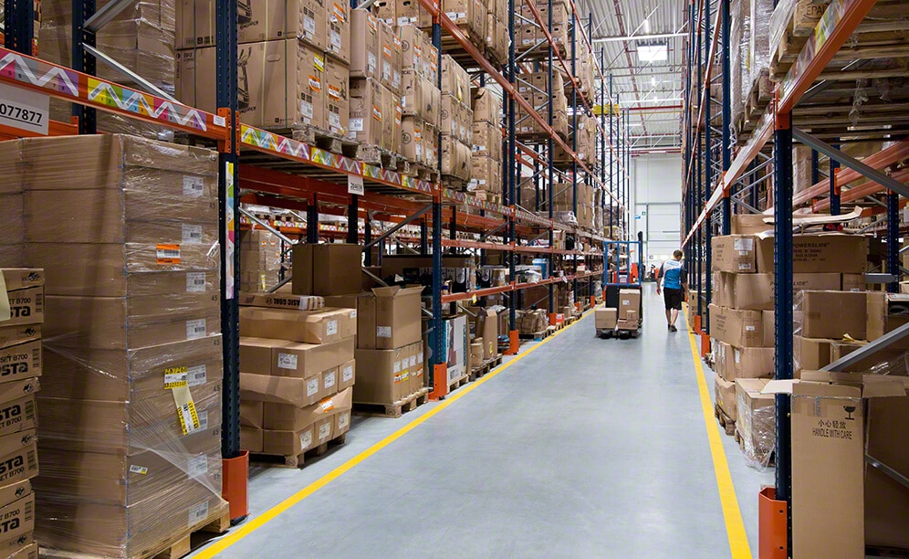 Los racks se adaptan a los productos de distintas medidas y rotaciones Los racks se adaptan a los productos de distintas medidas y rotaciones