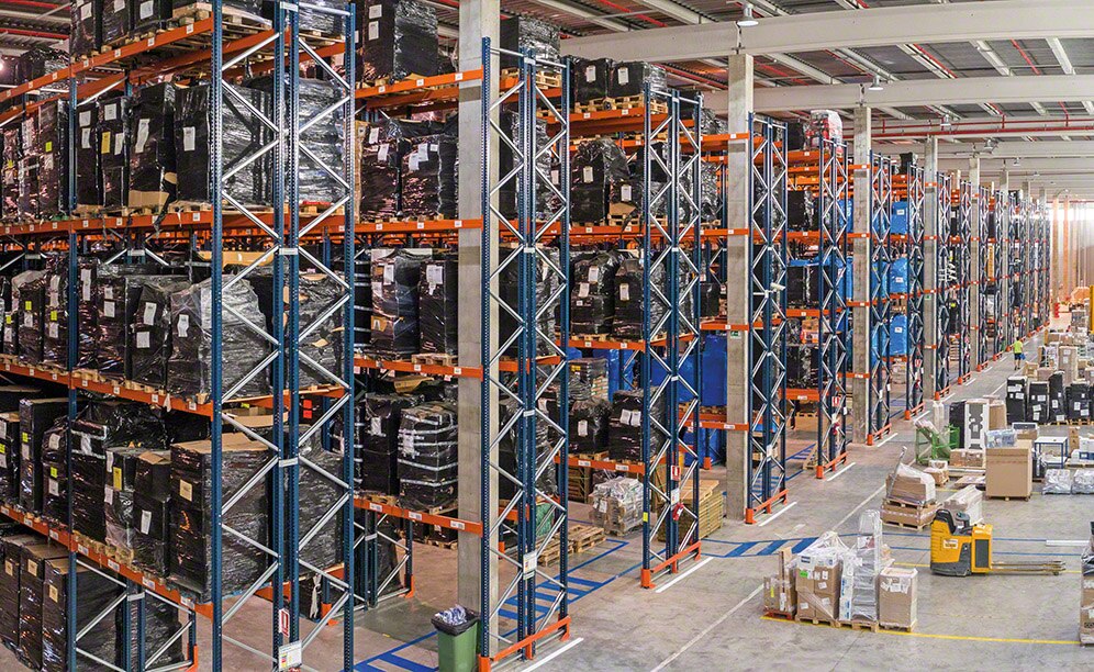 Racks selectivos con capacidad para más de 21.000 pallets