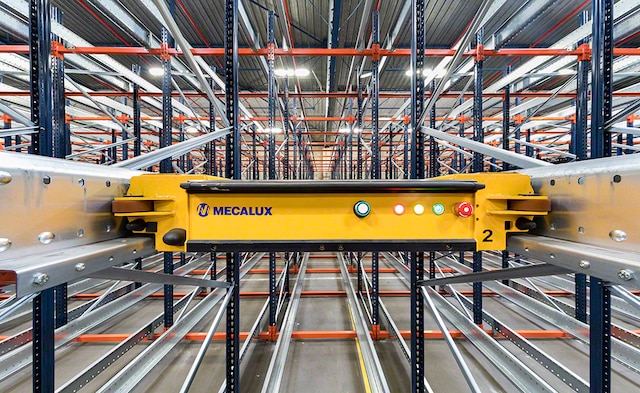 Sistema Pallet Shuttle semiautomático en depósito de Cruz Roja en Francia