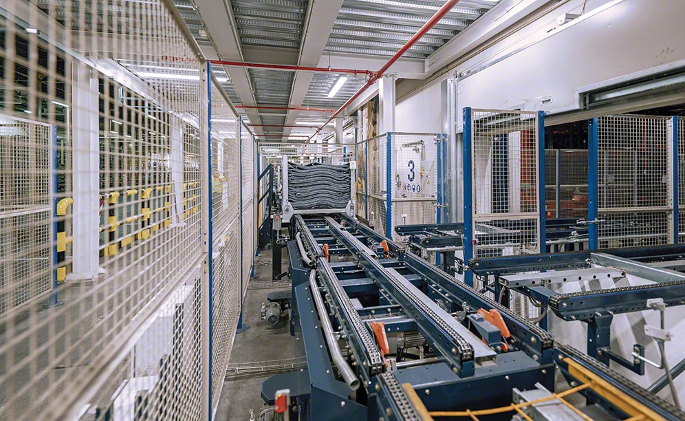 Depósito automático autoportante de Michelin en Vitoria integrado con producción