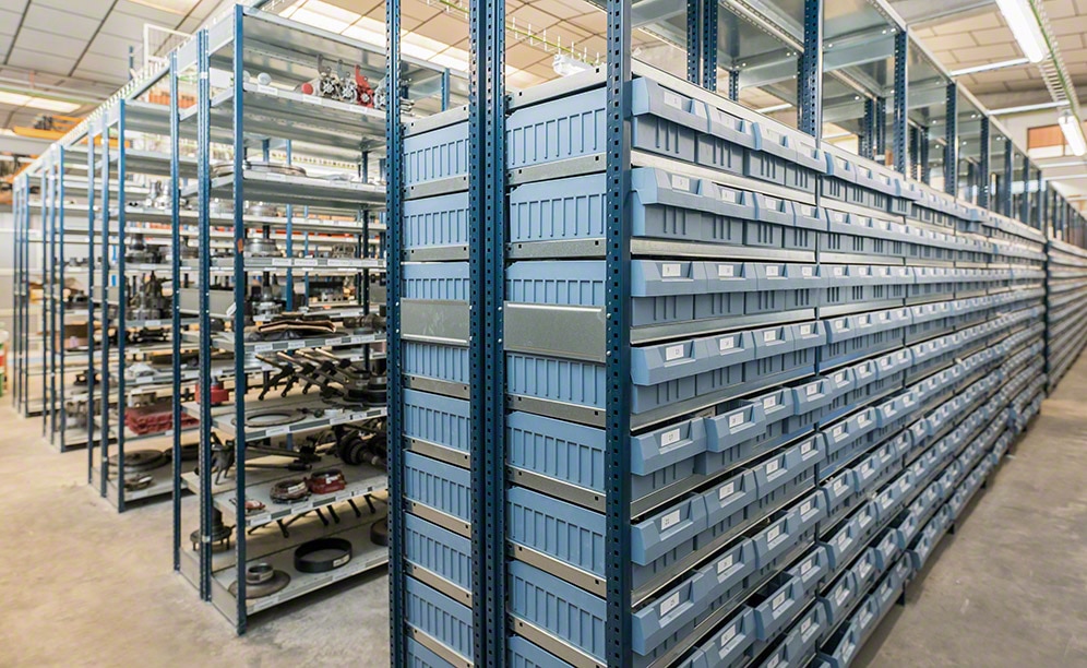 Estanterías para picking en el depósito de recambios para vehículos industriales Estanterías para picking en el depósito de recambios para vehículos industriales