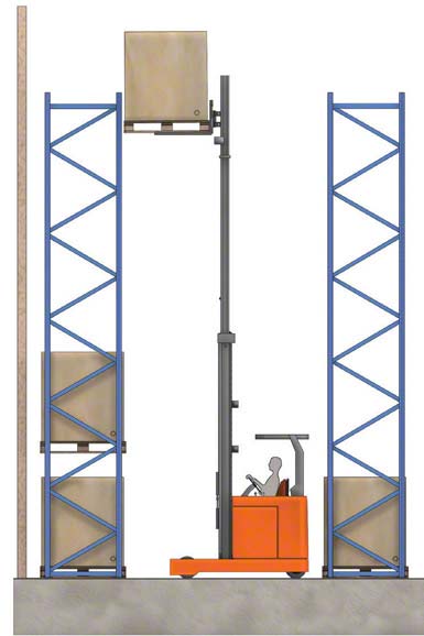 Algunos autoelevadores pueden  levantar  la carga por encima de los 10 metros. 