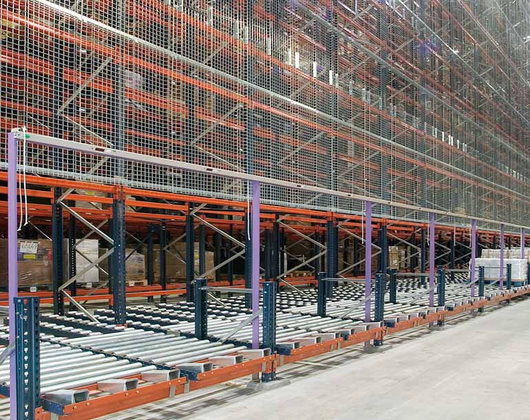 Sistemas de picking en el lateral de un depósito automático.