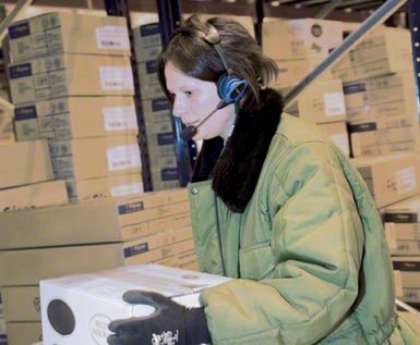 Sistema “voice picking” aplicado actualmente a un centro logístico automatizado para el almacenaje y distribución de productos congelados.