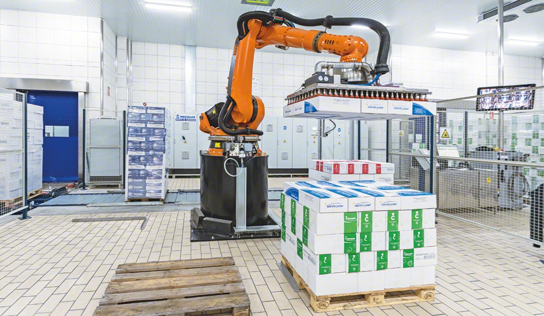 La tecnología de los robots antropomórficos agiliza la preparación de pedidos de mercadería pesada