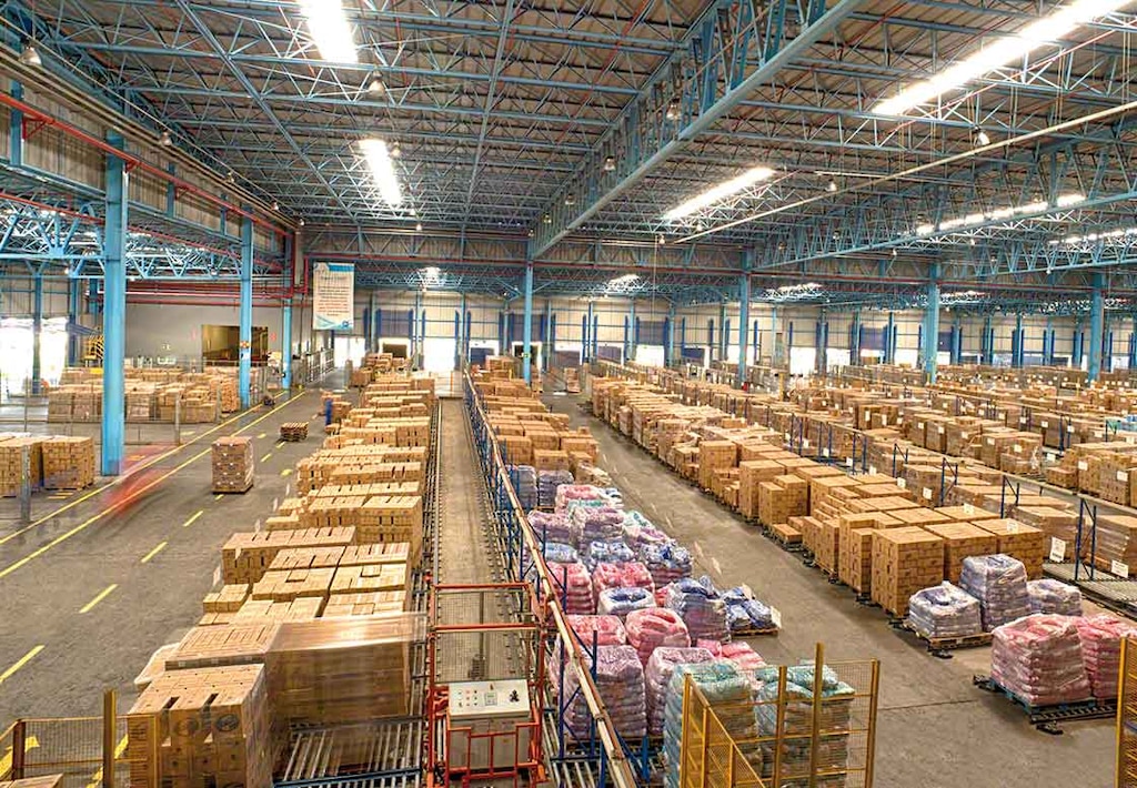 La consolidación de mercaderías es una estrategia encaminada a optimizar el espacio de almacenamiento La consolidación de mercaderías es una estrategia encaminada a optimizar el espacio de almacenamiento
