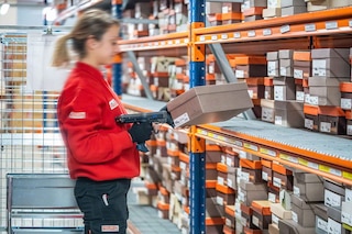 With pick-to-cart operators go directly to the location of the products With pick-to-cart operators go directly to the location of the products
