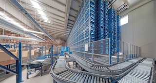 Miniload system installed in a spare parts warehouse Miniload system installed in a spare parts warehouse