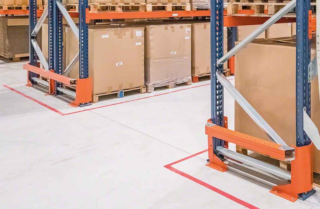 La imagen muestra en detalle las protecciones laterales y de puntales La imagen muestra en detalle las protecciones laterales y de puntales