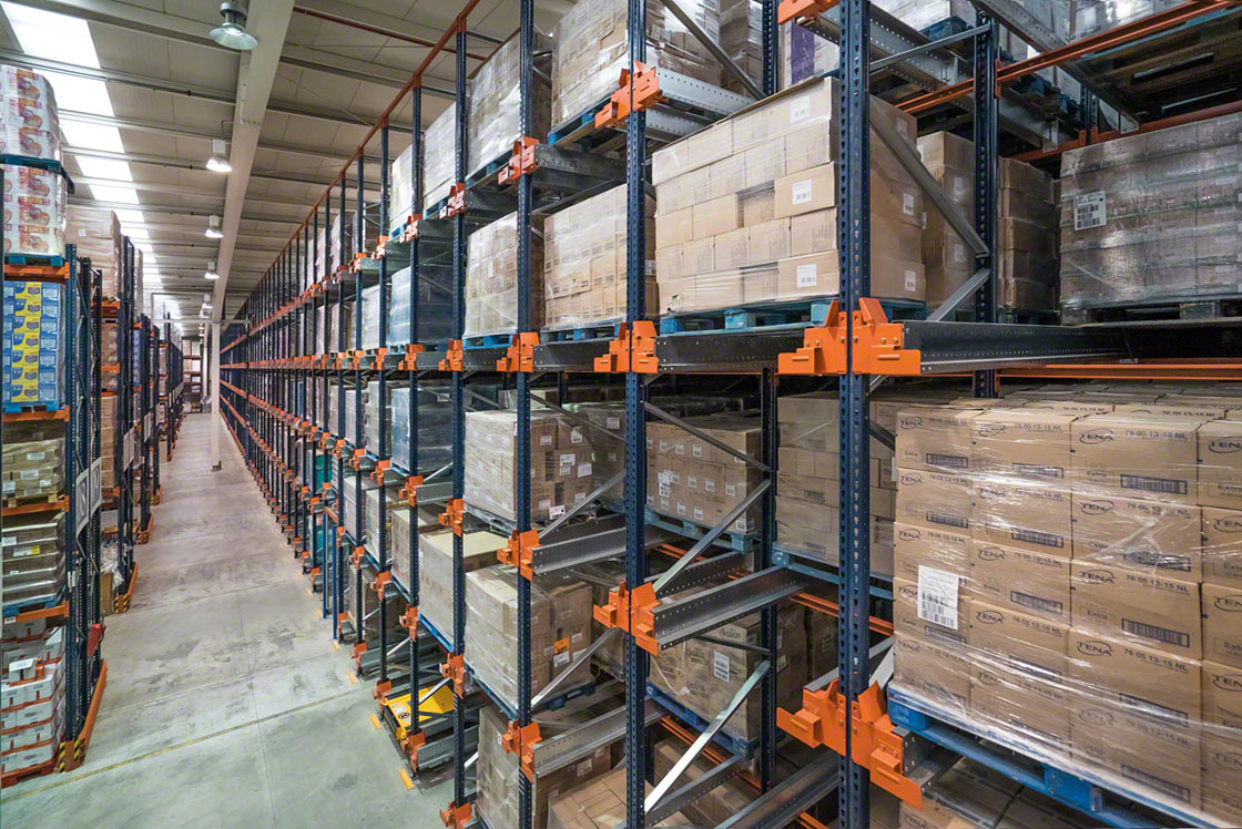 Racks penetrables para las referencias A en el depósito de Marvimundo