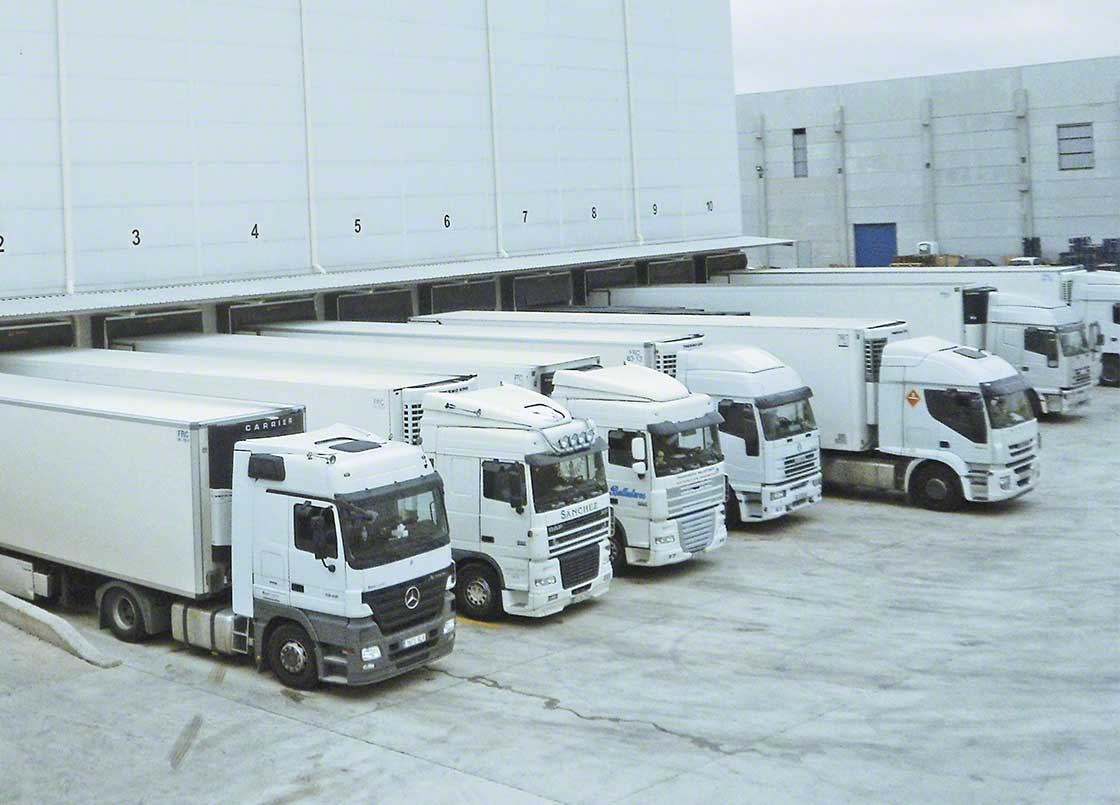 Las plataformas logísticas multinivel cuentan con muelles de carga independientes para cada planta