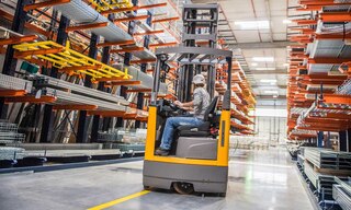Warehouse PPE protects operators from risks Warehouse PPE protects operators from risks