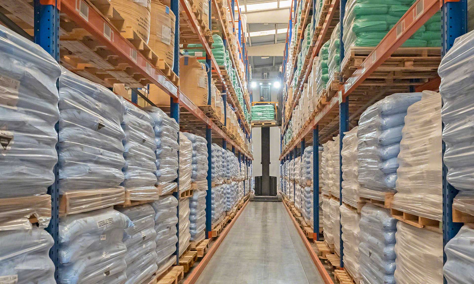 Global-TALKE: Depósito sectorizado con más de 1.000 referencias de productos químicos Global-TALKE: Depósito sectorizado con más de 1.000 referencias de productos químicos