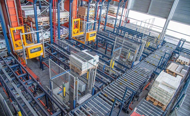 Depósito automático de la distribuidora de materiales de construcción VM Matériaux Depósito automático de la distribuidora de materiales de construcción VM Matériaux