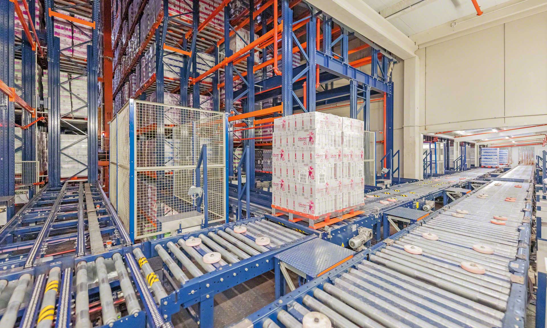 Esnelat automatiza su logística con dos depósitos automáticos para productos lácteos