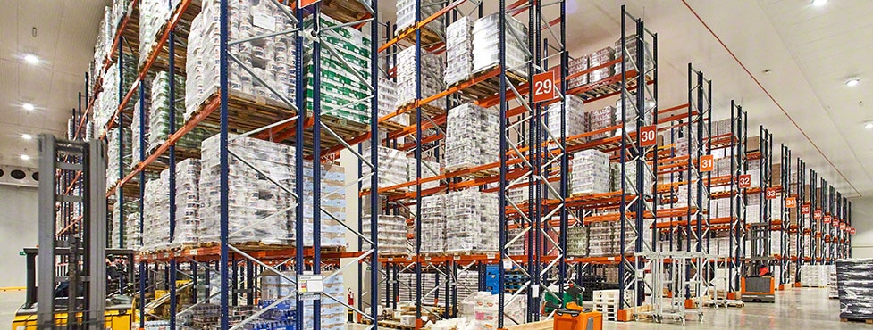 Racks selectivos y push-back en el depósito de Brivio & Viganò en Italia Racks selectivos y push-back en el depósito de Brivio & Viganò en Italia