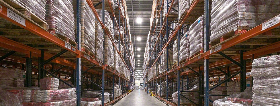 Productos de limpieza y alimentación en el nuevo depósito de César Iglesias Productos de limpieza y alimentación en el nuevo depósito de César Iglesias