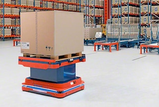 Los robots móviles navegan con autonomía por el depósito a partir de mapas virtuales