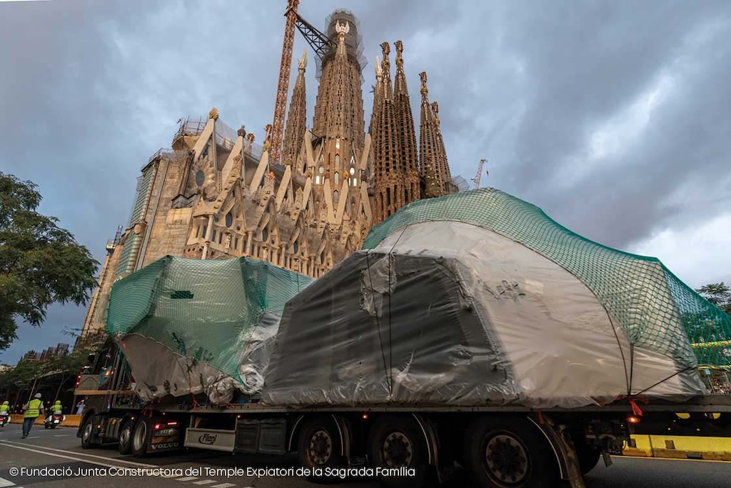 Logística compleja en la construcción de la Sagrada Familia en pleno centro urbano