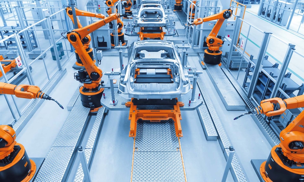 Los cobots o robots colaborativos trabajan con los operarios para mejorar la productividad