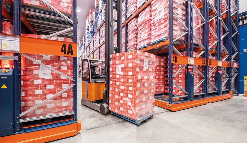 Los racks móviles Movirack son el único sistema de almacenamiento compacto que ofrece acceso directo
