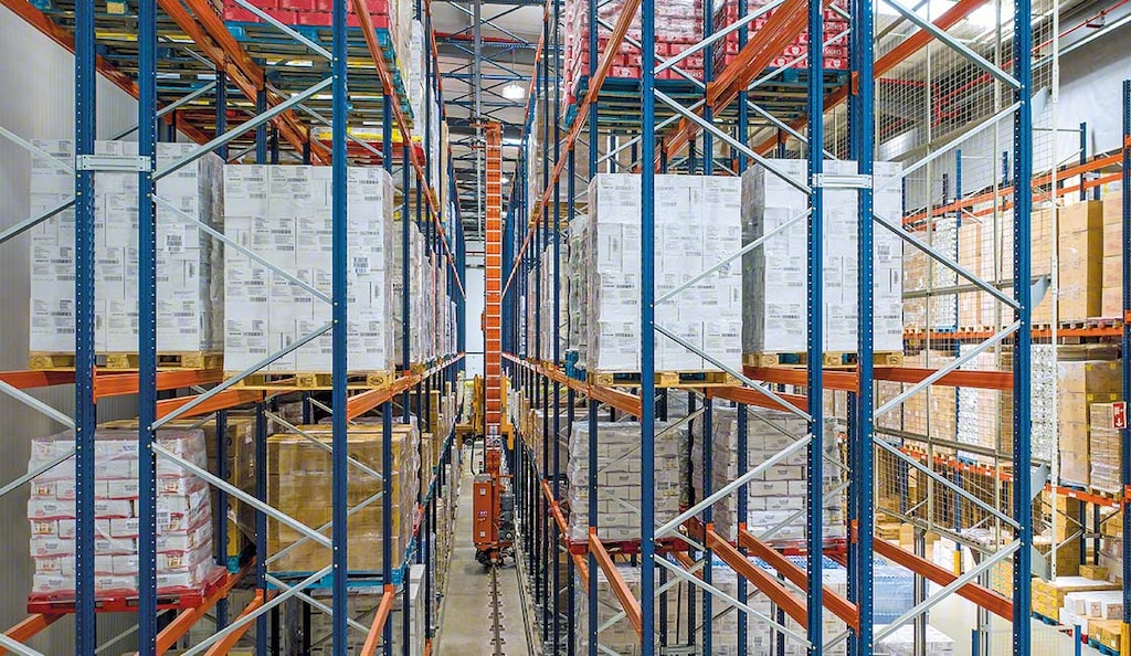 El operador logístico ha automatizado su depósito 3PL con dos sistemas robotizados para pallets