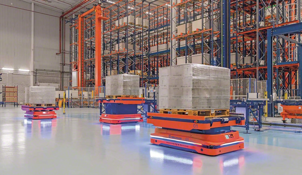 Los AMR utilizan la IA y el aprendizaje automático para tomar decisiones en tiempo real