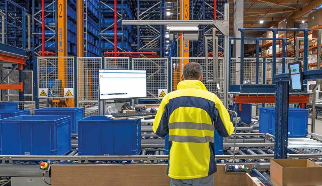 Un sistema WMS de gestión de almacenes administra un depósito de consignación con eficiencia