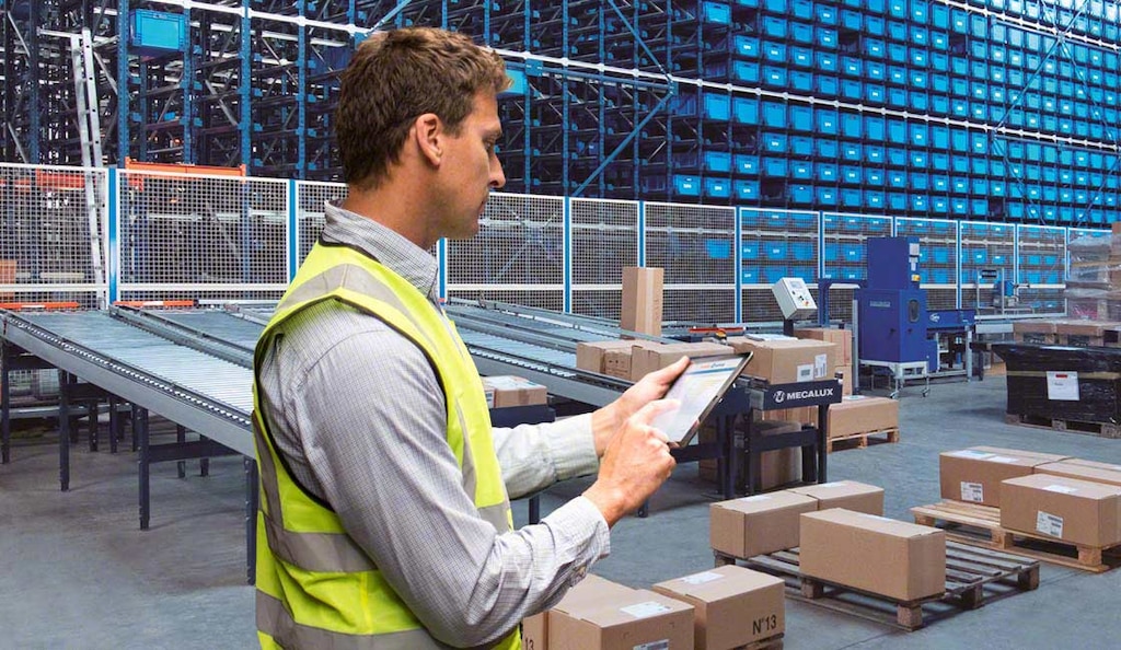 Un sistema de gestión como Easy WMS de Mecalux ayuda al coordinador logístico a evaluar el rendimiento del depósito