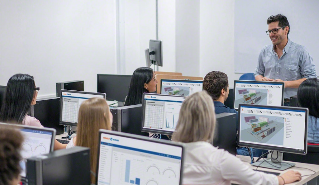 La capacitación académica sólida y especializada abre el camino para convertirse en un coordinador logístico