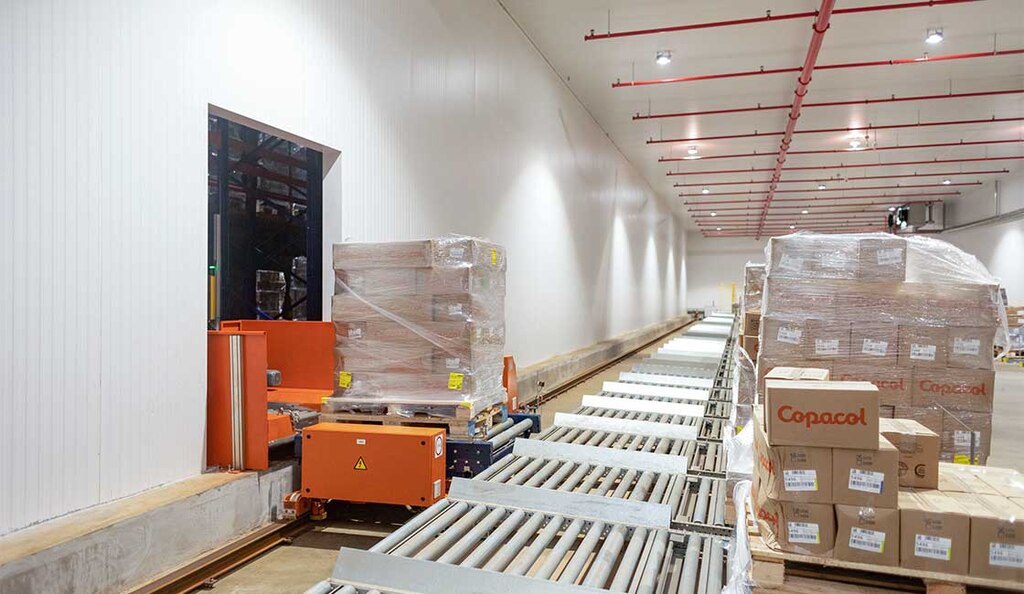 Las lanzaderas de entrada y salida permiten conectar dos zonas del depósito de forma automática