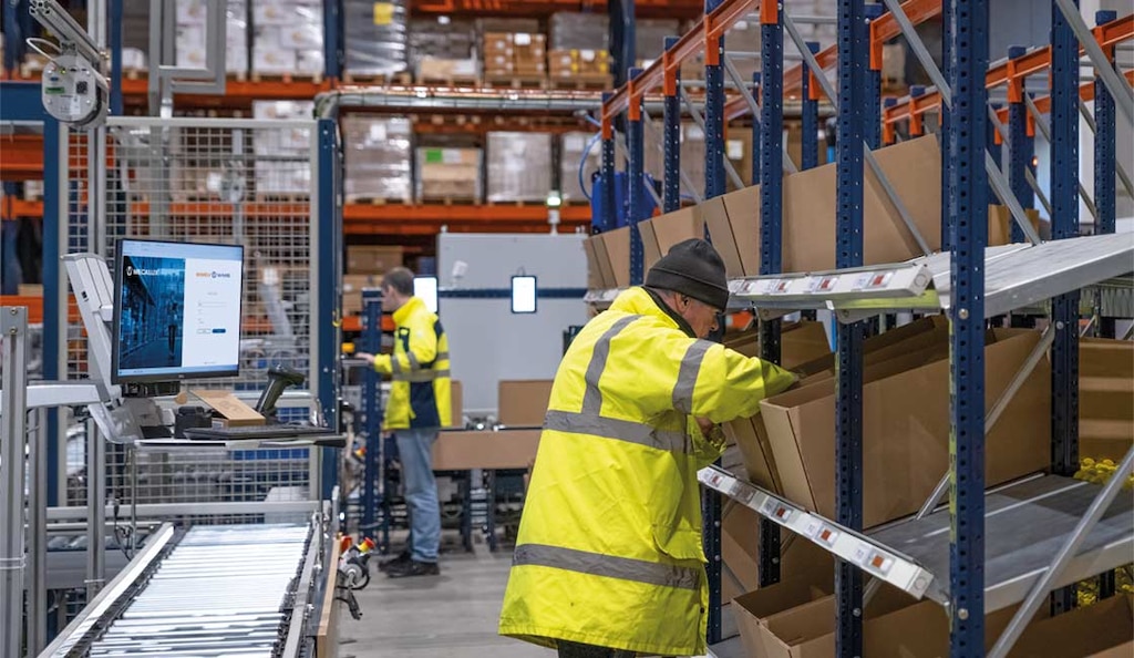 El pick packer es el operario responsable de llevar a cabo el proceso de pick-to-pack en el depósito