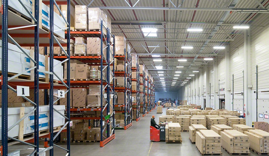 En la zona de despacho se lleva a cabo el envío de los productos a los clientes o destinatarios finales