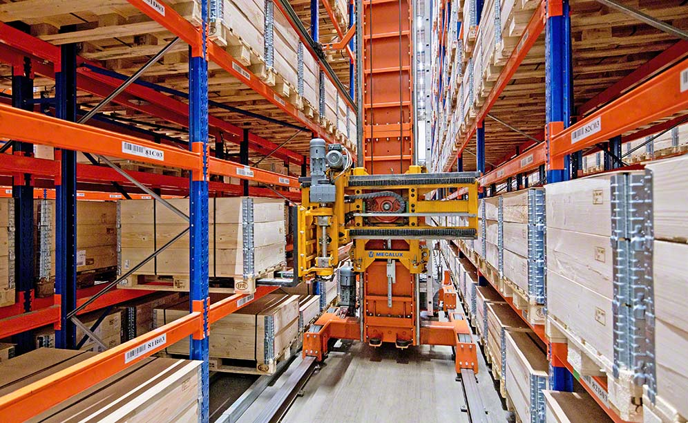 Transelevadores trilaterales gestionan mercadería de IKEA Components Transelevadores trilaterales gestionan mercadería de IKEA Components