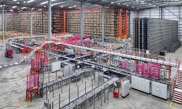 Depósito del e-commerce de productos para baño Bathroom Mountain en Reino Unido